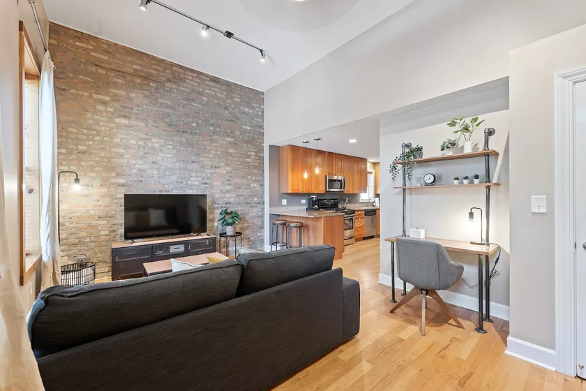 Sunny Getaway Steps from Bucktown + Wicker Park - Image 1