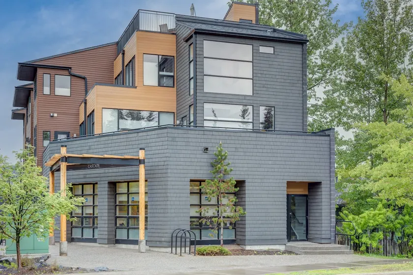 Lovely 2BR in Downtown Canmore - Image 1