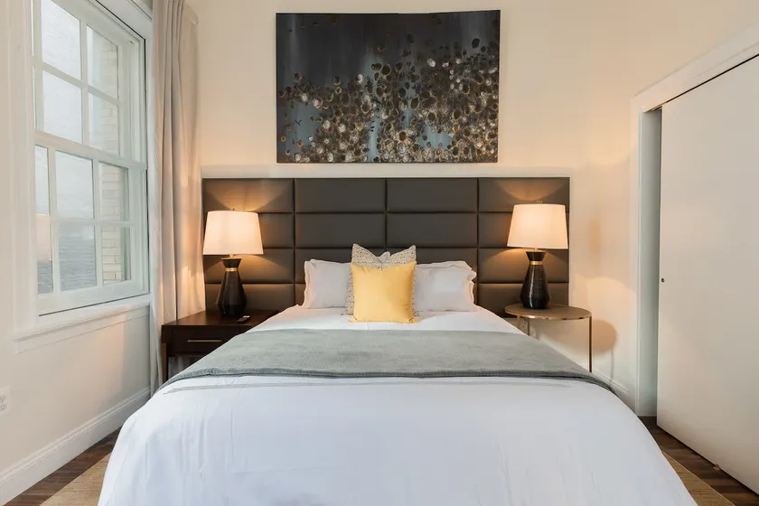Downtown Baltimore's Best Luxury Apt - Image 1