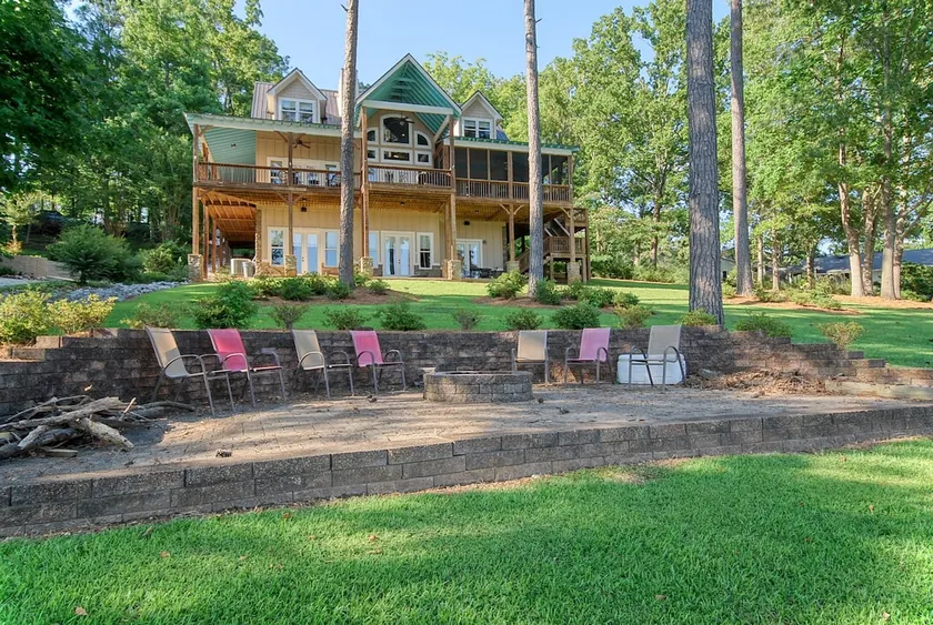 Lake home with wrap around porch and dock. - Image 1
