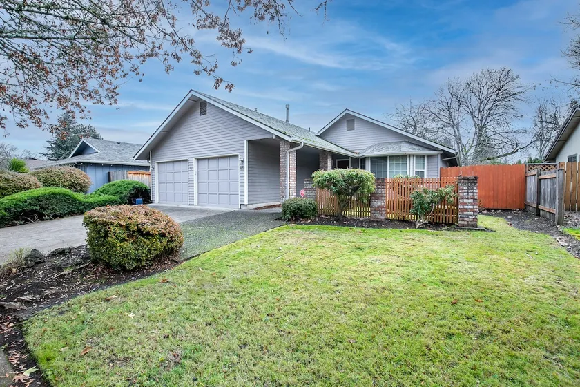 Cheerful and Comfortable 3 Bedroom Home - Image 1