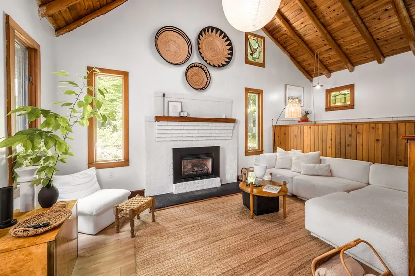 Cozy Good Harbor Cottage with hot tub & fireplace - Image 1