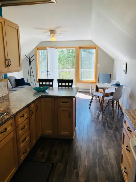 Lovely one bedroom suite with your own deck. - Image 1