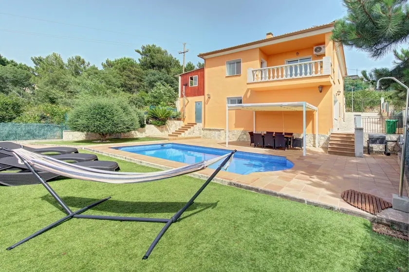 VILLA ROSES with swimming pool & mountain view - Image 1