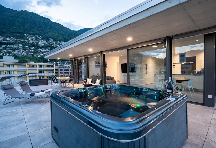Loft in Locarno w/ jacuzzi and view over the lake - Image 1