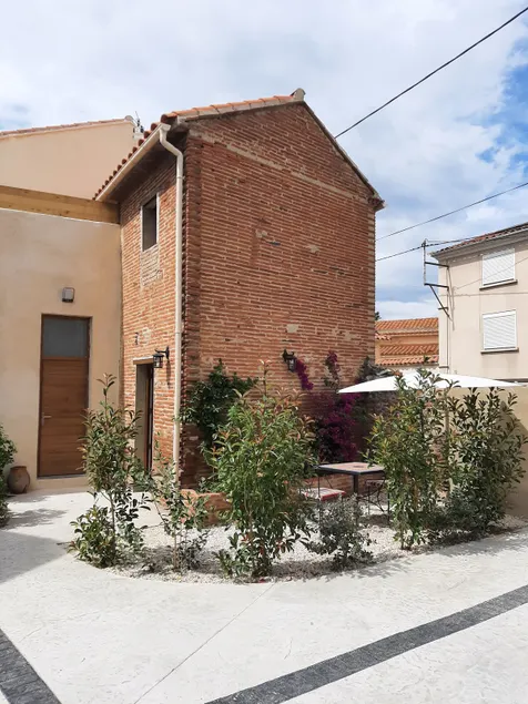 Rare apartment. Parking. Terrace. Warm. - Image 1