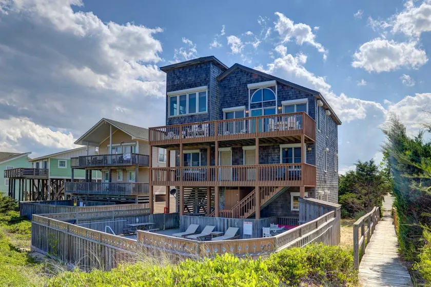 Seventh Heaven, oceanfront, 5 beds, pool, Avon - Image 1
