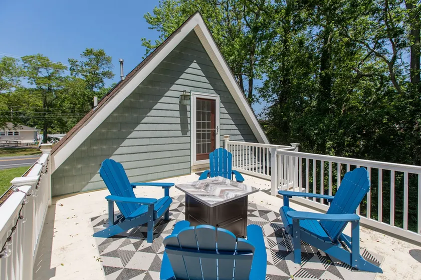 Cozy 2-bedroom cottage close to everything - Image 1