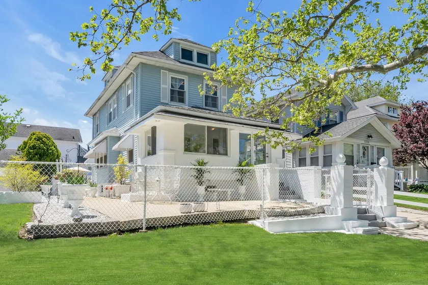 3 Bedroom Beach Retreat - Image 1