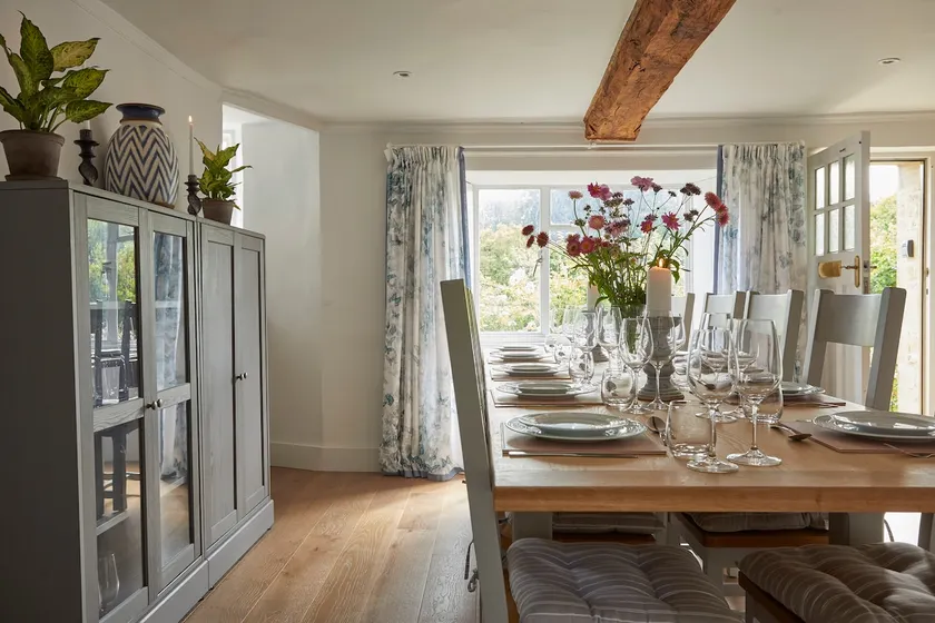 Grade II Listed Cottage in Heart of The Cotswolds - Image 1