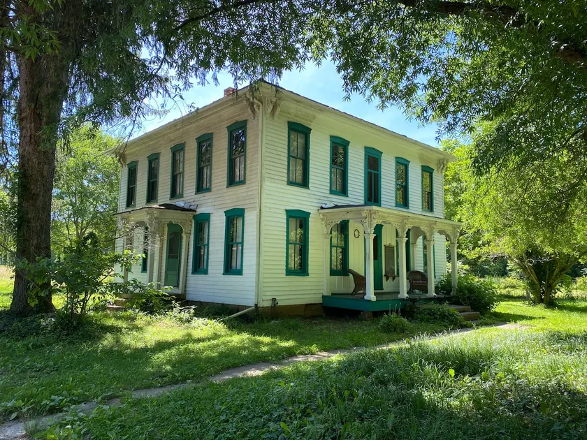 Charming, Authentic 5-Bedroom Country Farmhouse - Image 1
