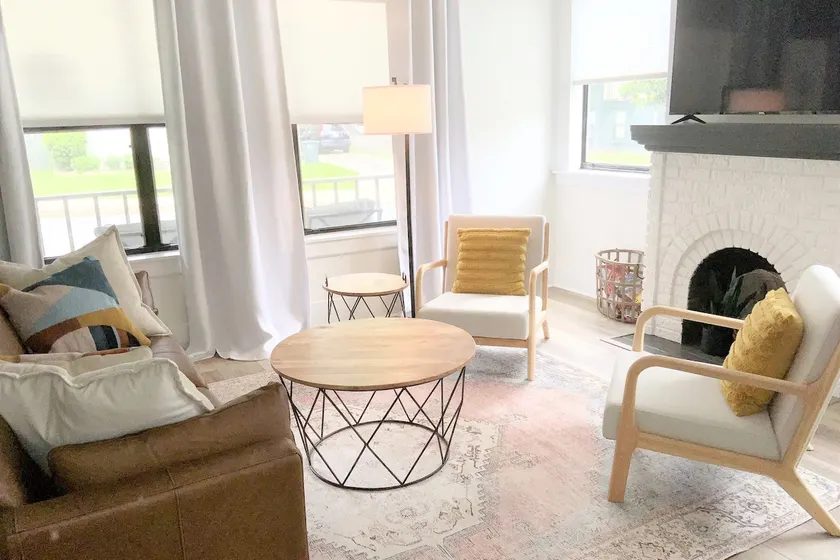 🏠Modern 1 Bedroom Apartment Historic District Sleeps 4 Walkable to Downtown - Image 1