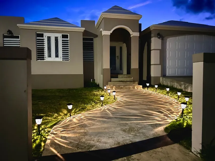 Cheerful 3-bedroom home with family room & terrace - Image 1