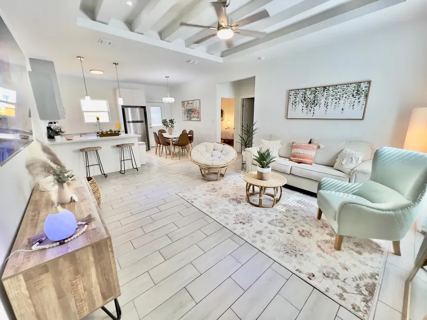 BBQ-King bed-Boho style Condo-Shopping - Image 1