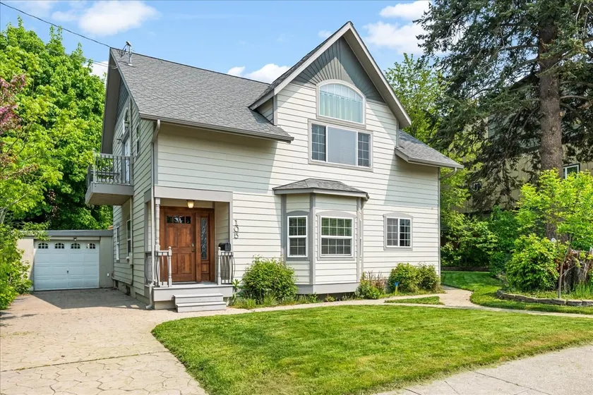 Spacious 5 Bedroom Home in Downtown Coeur D’Alene - Image 1