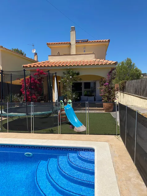 Modern 3 Bedroom Villa with Pool close to Sitges - Image 1