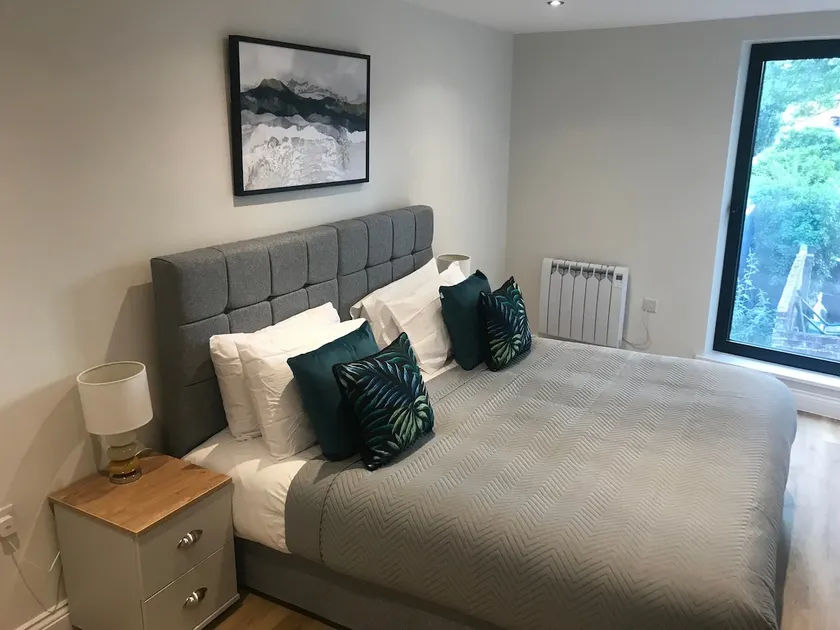 Heart of Henley 1 & 2 Bedroom Apartments - Image 1