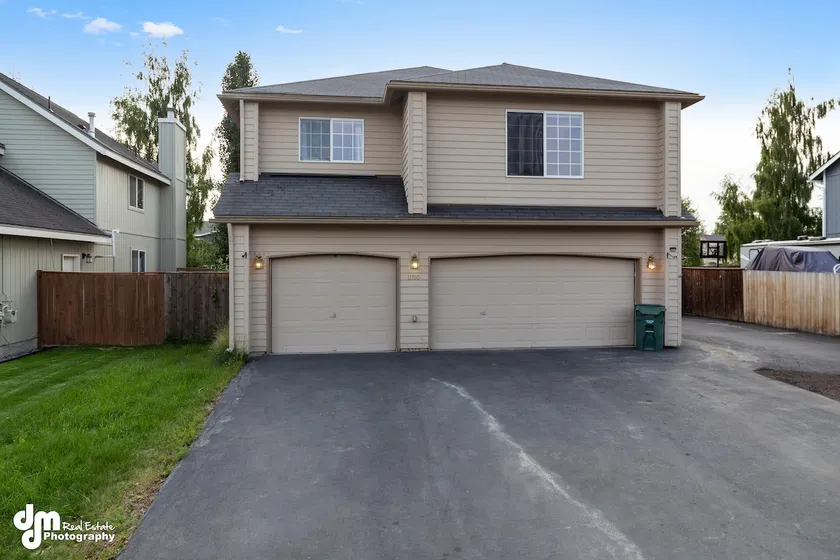 2 Bedroom 2 Bathroom Home Near Anchorage Golf Course and Zoo - Image 1