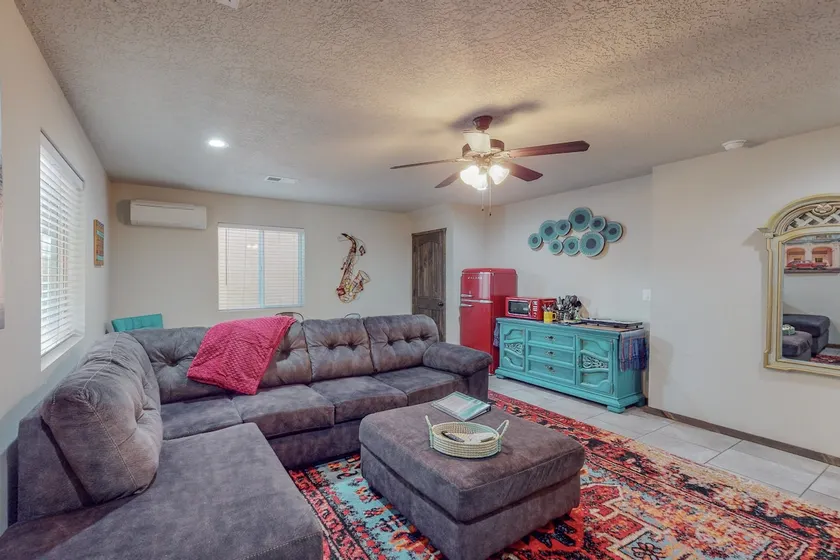 The Hidden Gem! Walkable downtown location. - Image 1