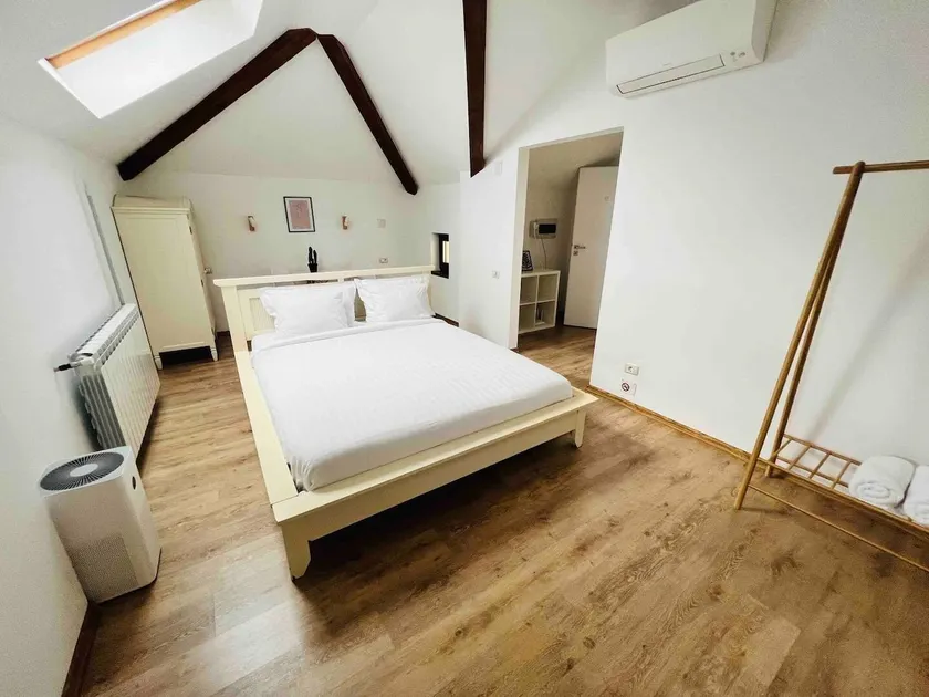 Spacious 3BR Apt • 110sqm • Carol Park • Balcony - Image 1