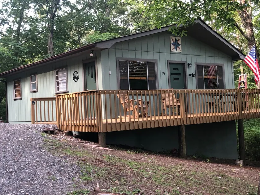 No steps, views, fireplace, dogs welcome, and STARLINK. - Image 1