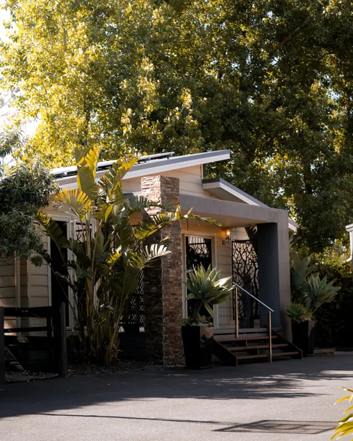 Self Contained cottage on 10 acres - Image 1