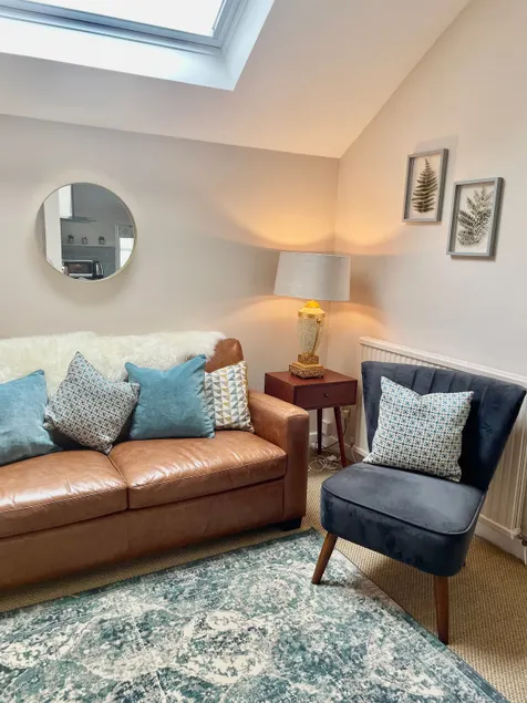 Quaint & cosy Post box cottage with Free car park - Image 1