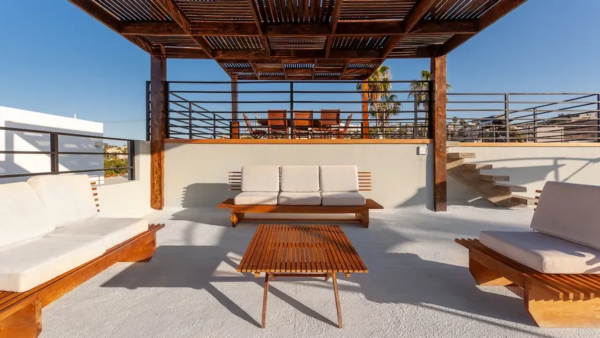 Rooftop Oasis • Walk to Beach&Downtown • Sleeps 10 - Image 1