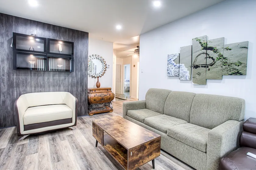 Beautiful Spacious 4BR with Pool Table! in MTL - Image 1