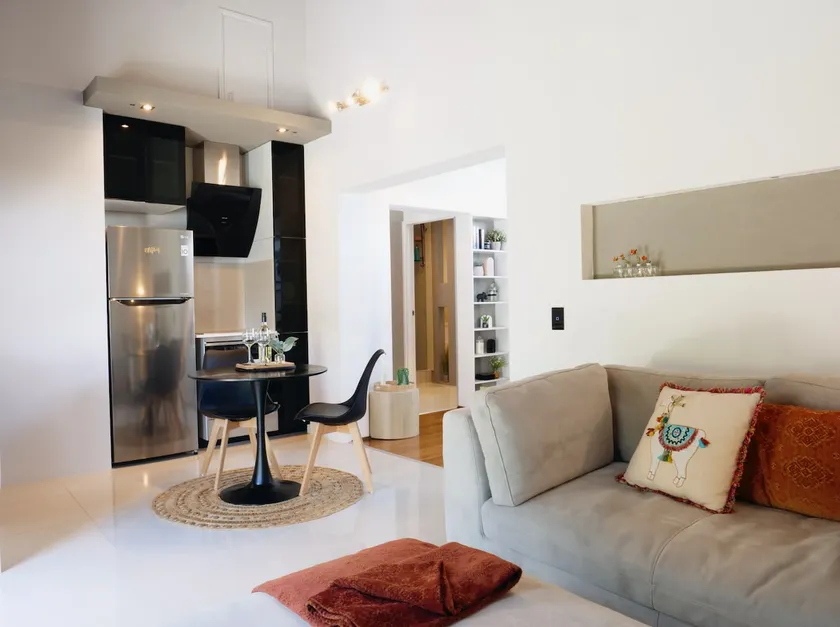 The Shack- Fully self contained unit in Benowa - Image 1