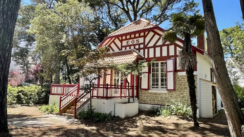 BEAUTIFUL VILLA IN DEAD-END LEADING TO BENOIT BEACH - Image 1