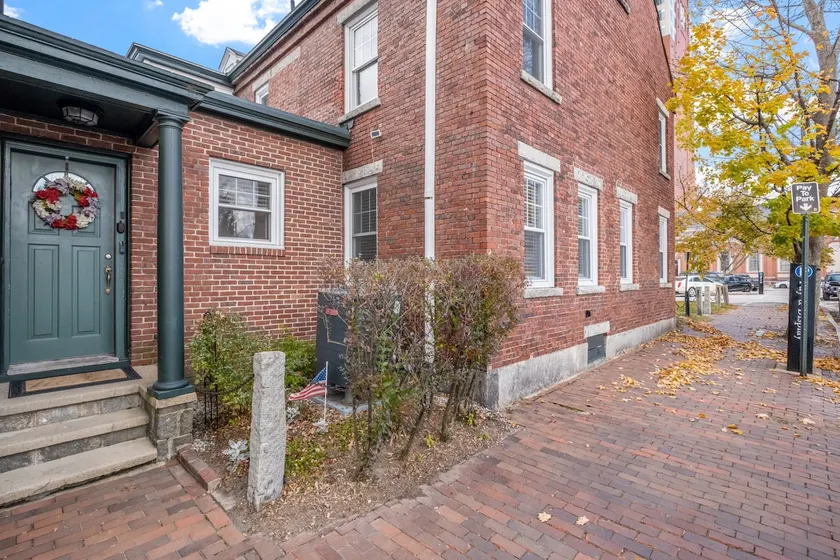 Charming & Historic 2BR Oasis in Downtown Luxury - Image 1