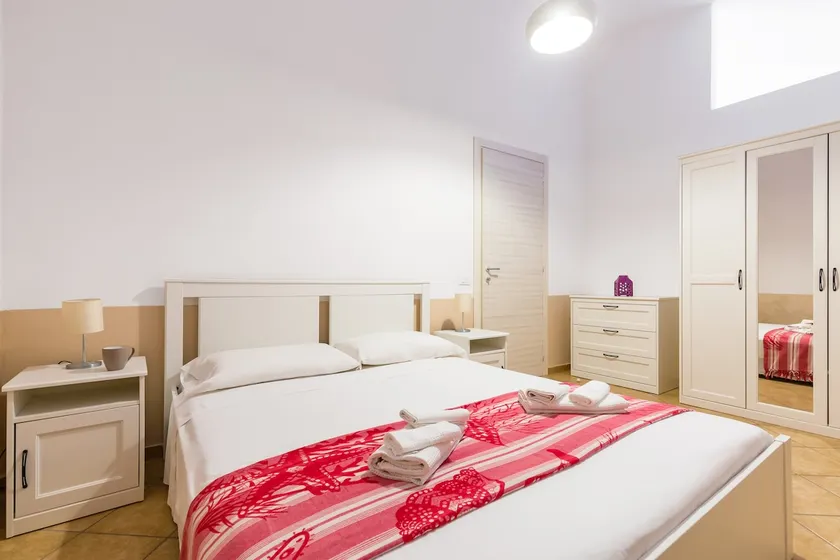 La Marina: Two-room apartment in the port area of Procida - Image 1