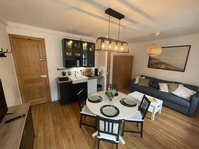 Charming apartment. Side view of the sea – fiber - Image 1