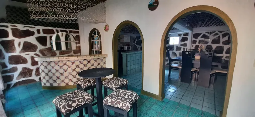 A lovely place with a patio - Image 1