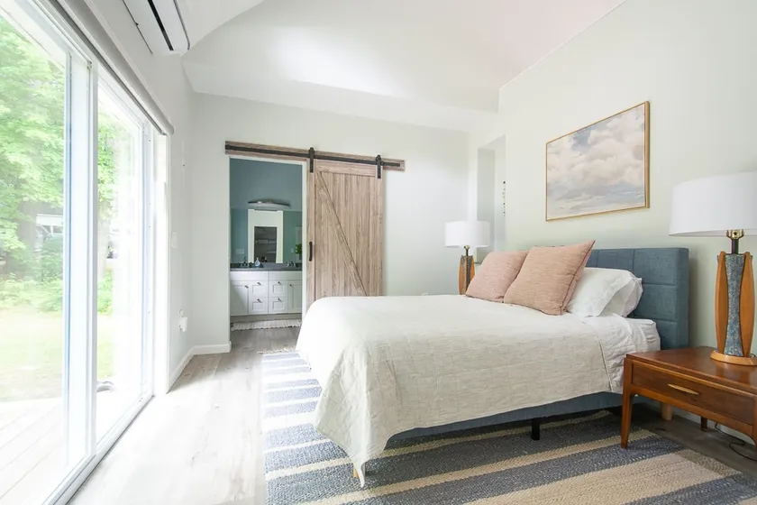 Fully Updated Lake View Home on Thomas Pond - Image 1