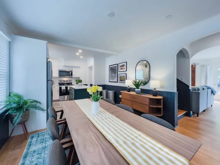 Perfect Campus Home - 99 Walk Score 4bd, Sleeps 10 - Image 1