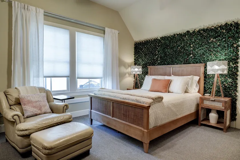 Upscale Quiet City Guesthouse-Close to Everything - Image 1