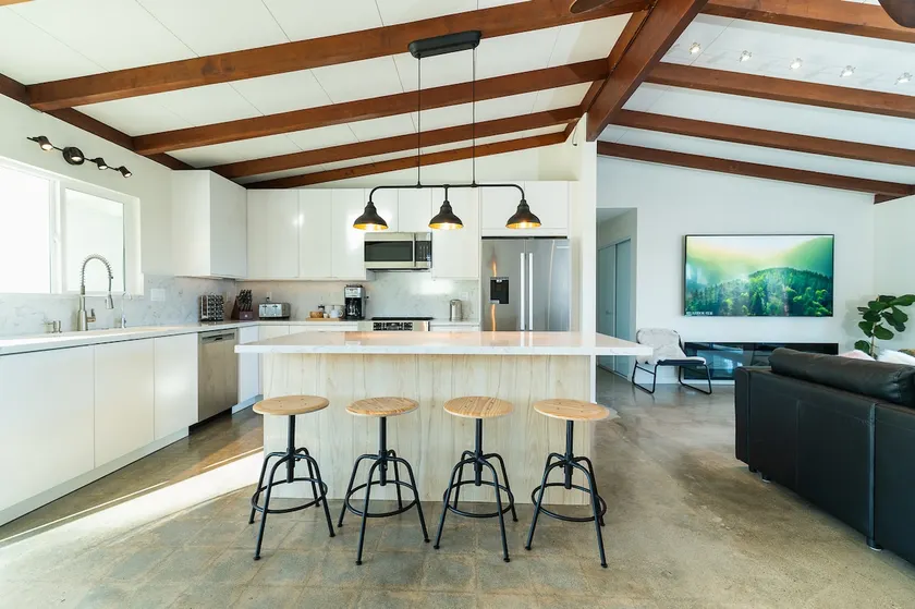 LA Hillside Dream-Amazing Views-Sauna-Tsla Chrgr - Image 1