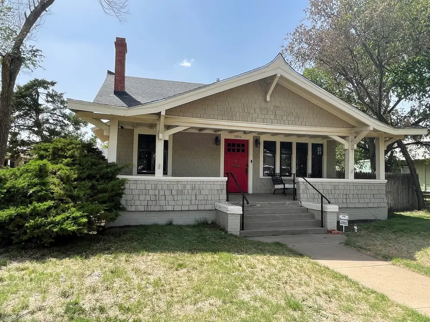 Historical Downtown Beauty. Clean and charming! - Image 1