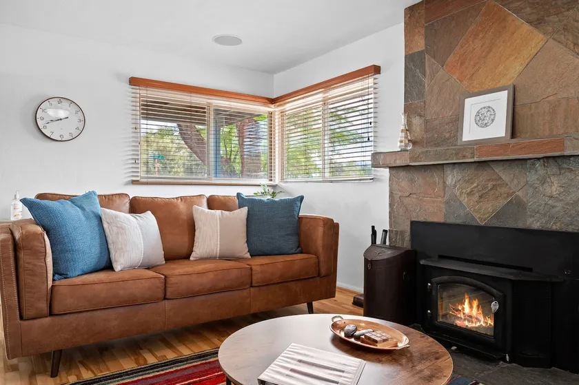 Gated & Comfy 3bd Home in Historic Blenman-Elm - Image 1