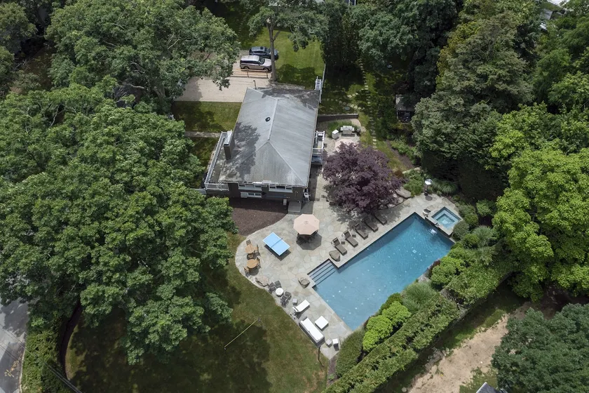 Beautiful Sag Harbor Beach House W/Pool & Jacuzzi! - Image 1