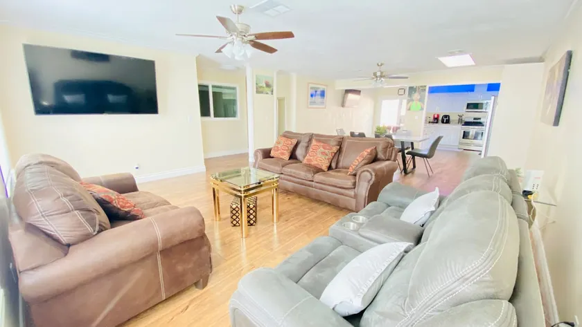 Las Vegas Furnished Home 4Bed/2Bath with POOL - Image 1