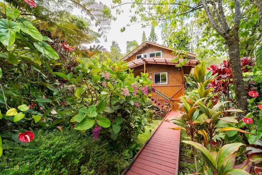 Hale 'Ola'a - Majestic Mountain Retreat - 3 Beds - Image 1