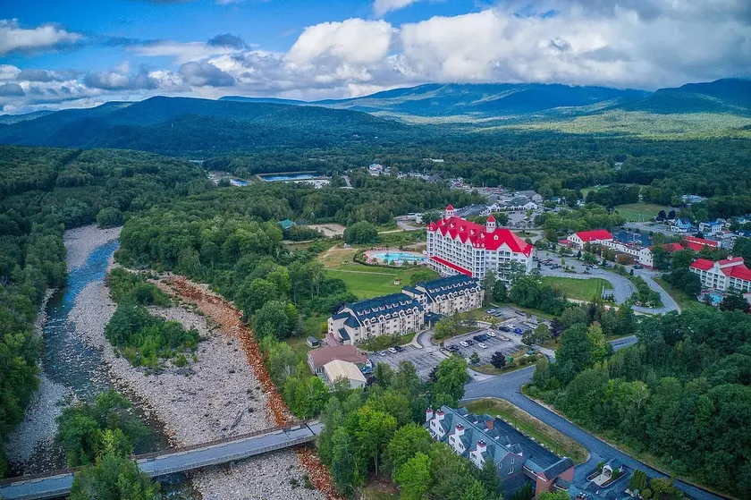 Chic Family Getaway at Rivergreen Resort - Image 1