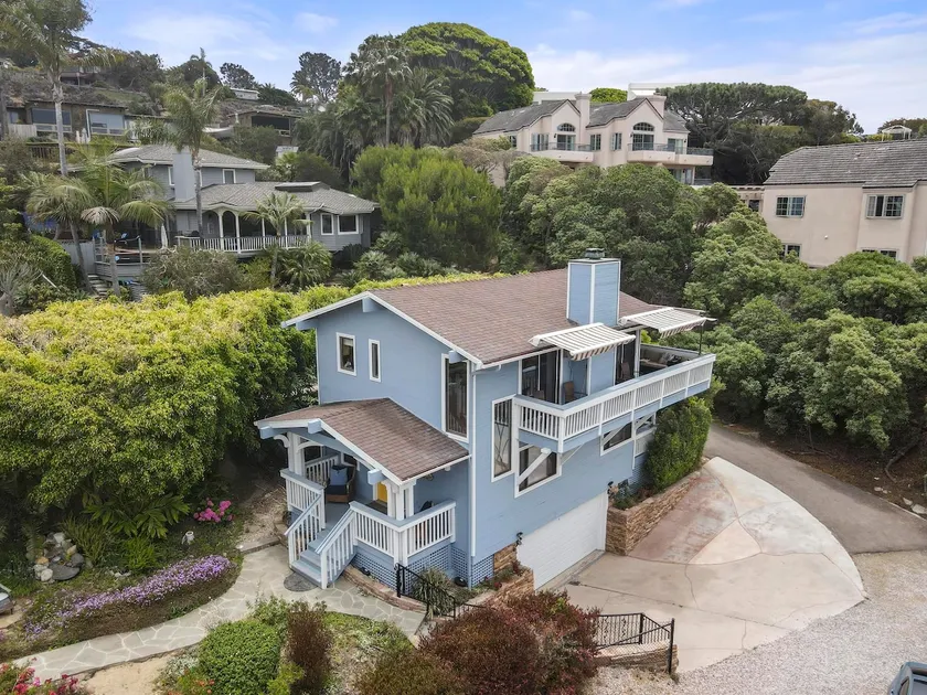 Darling Del Mar Beach Cottage with Ocean Views - Image 1