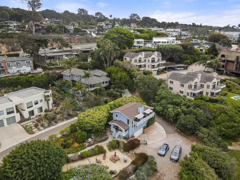 Darling Del Mar Beach Cottage with Ocean Views - Image 1