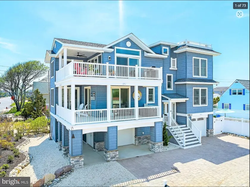 Awesome 5 bed, 5 bath, heated pool - short walk to the beach! - Image 1