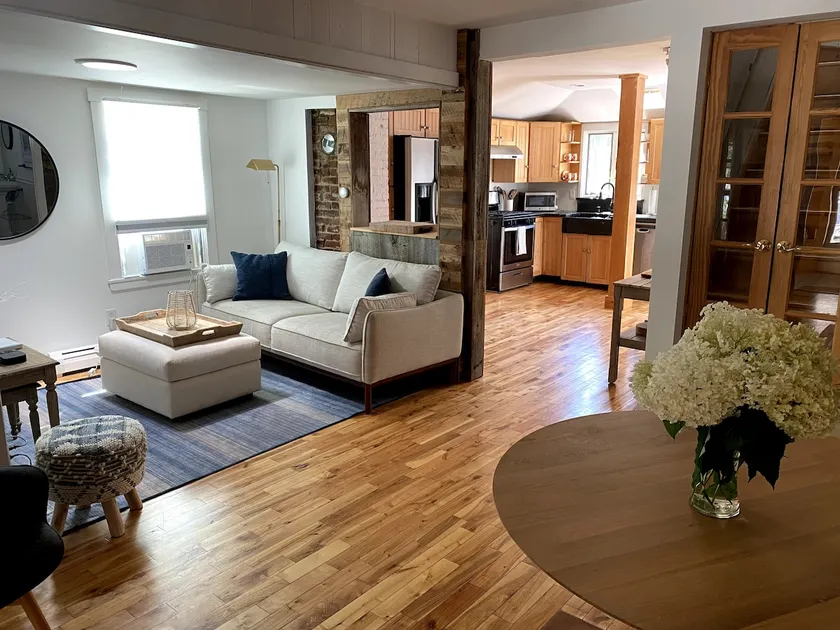 Classic Peaks Island Cottage - 5 min walk to Ferry - Image 1