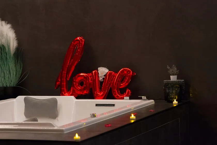 LOVEROOM A THEME CASANOVA'S HOME LOVE - Image 1